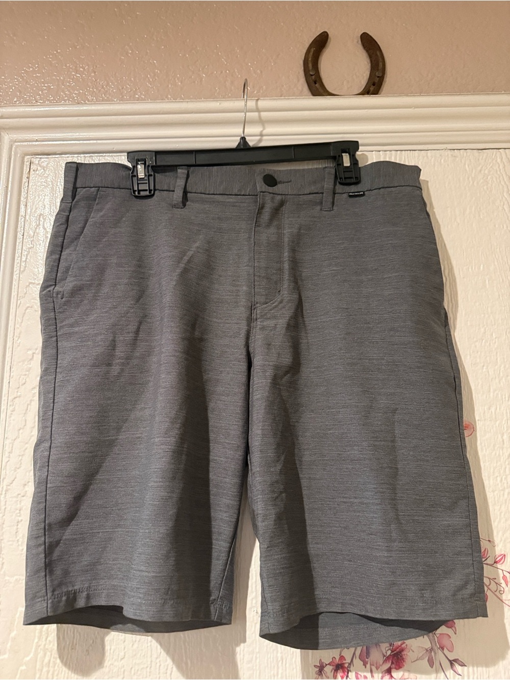 Volcom Men's Slate Gray Flat-Front Shorts 2 for 35$ another one brand Hurley